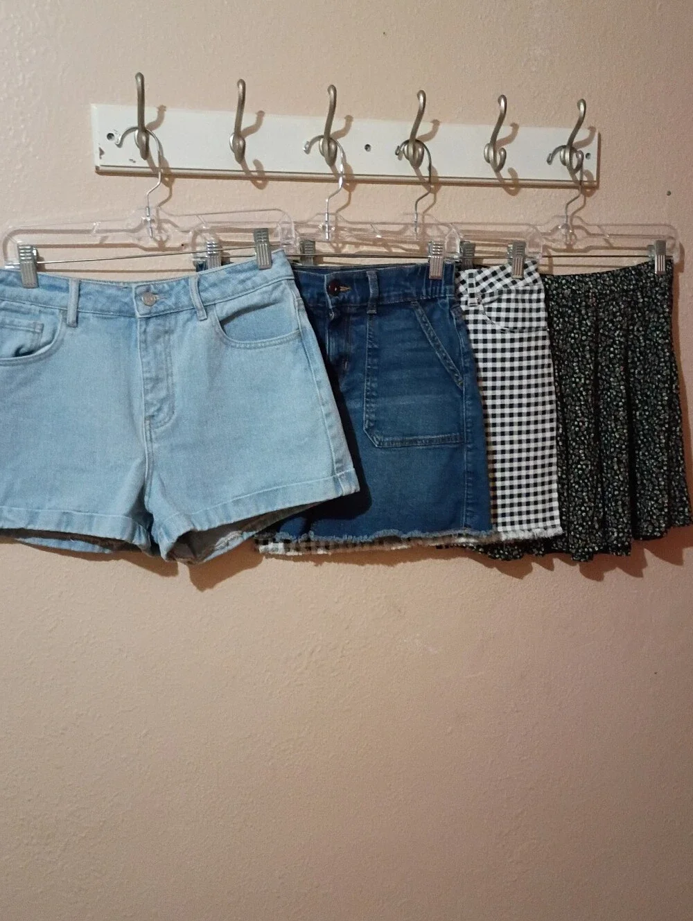 JUNIORS SIZE SMALL BUNDLE 3 SKIRTS 1 SHORTS + Free Item